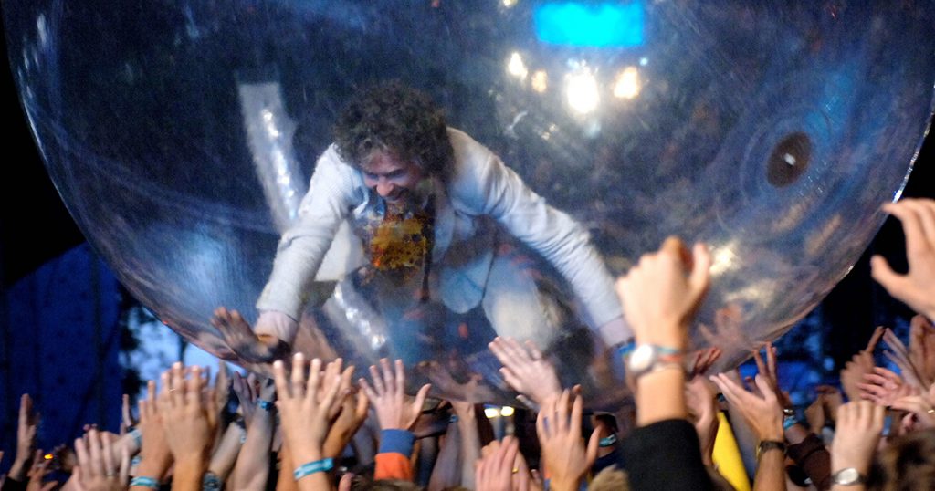 wayne coyne, flamming lips, bubble, immune system