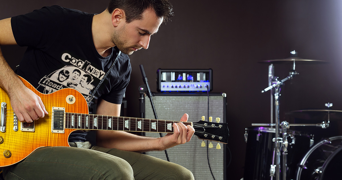 drummer, scene, mourns, guitar